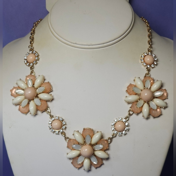 Versona Three Peach Cream Layered Flowers w/ Rhinestone Gold Tone Bib Necklace - Picture 9 of 9